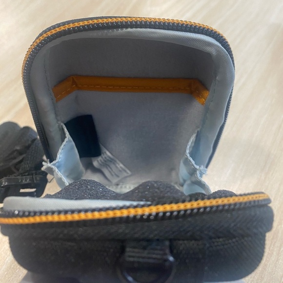 Lowepro Santiago 20 II Camera Case - Picture 4 of 7